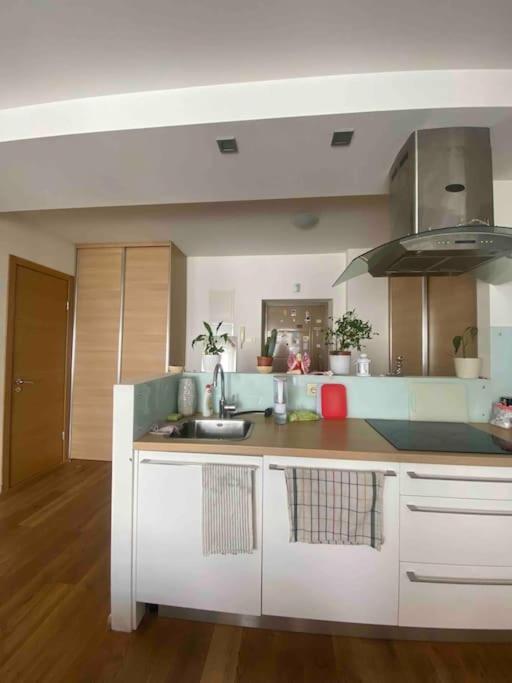 Cozy And Modern In The Center Of Huoneisto *